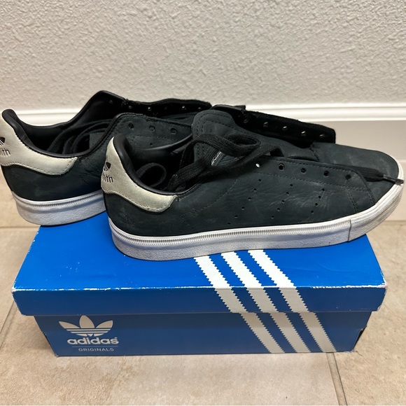 Adidas Stan Smith in black suede - Picture 2 of 3